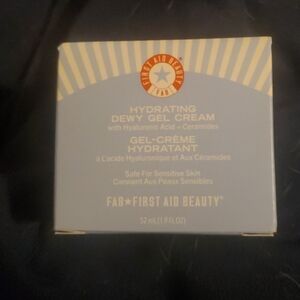First Aid Beauty Hydrating Gel Cream - White and Blue Packaging